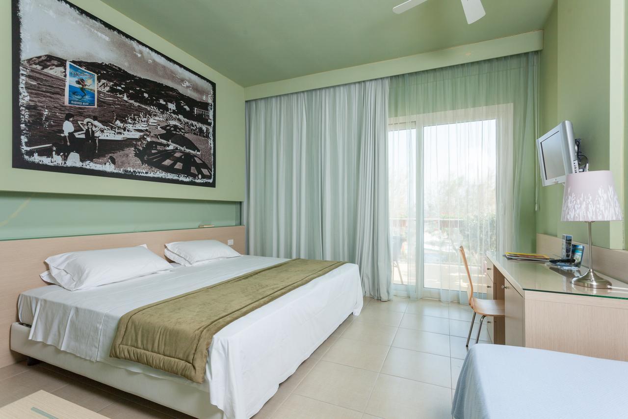 Hotel Resort Marinella Gabicce Mare Extérieur photo